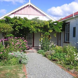 Queen Room Garden View